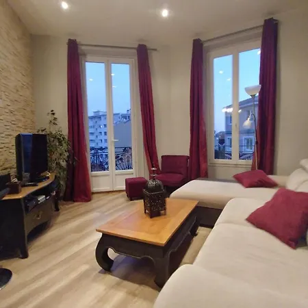 Charming T2 - Close To The Harbor Apartment
