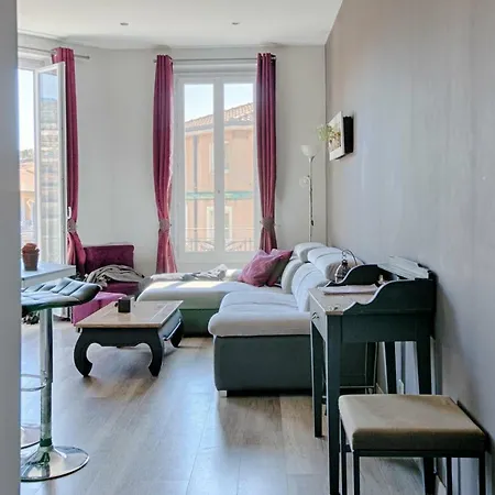 Charming T2 - Close To The Harbor Apartment